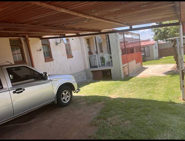3 BEDROOM FREEHOLD FOR SALE IN SOUTH HILLS